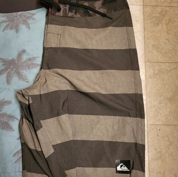 Boardshorts (Hurley,Vans,QUIKSILVER) - Picture 2 of 13